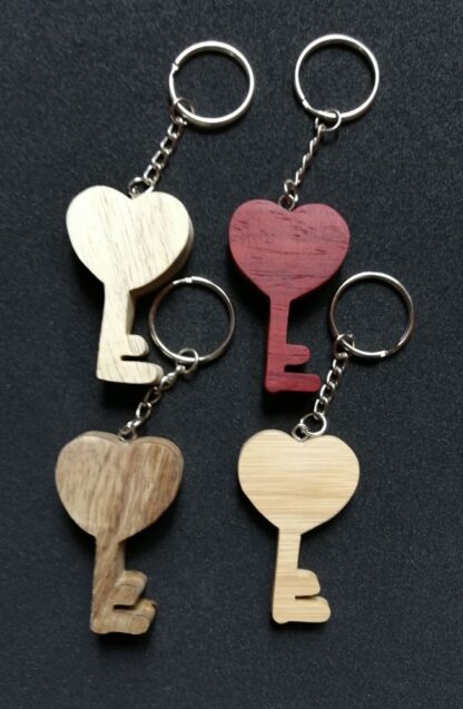 Porte-clés « Clé cœur » en Bambou, Padouk, Manguier et Acacia.