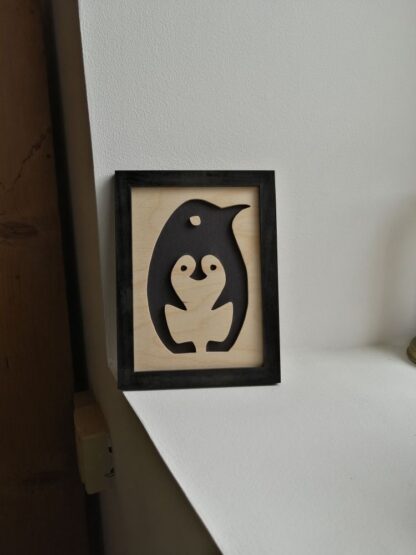 Cadre « Pingouin dans pingouin » fond et encadrement noirs.