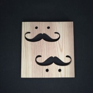 Panneau toilettes "moustache et coiffe" bois naturel.